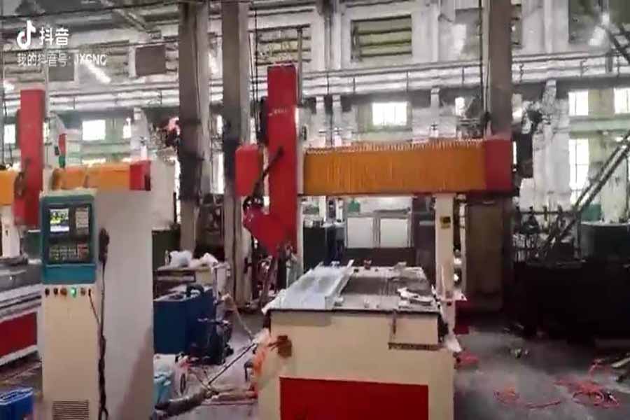 廣東復(fù)合材料加工中心設(shè)備調(diào)試正常運行中